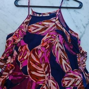 Flowy tank and open back on bottom